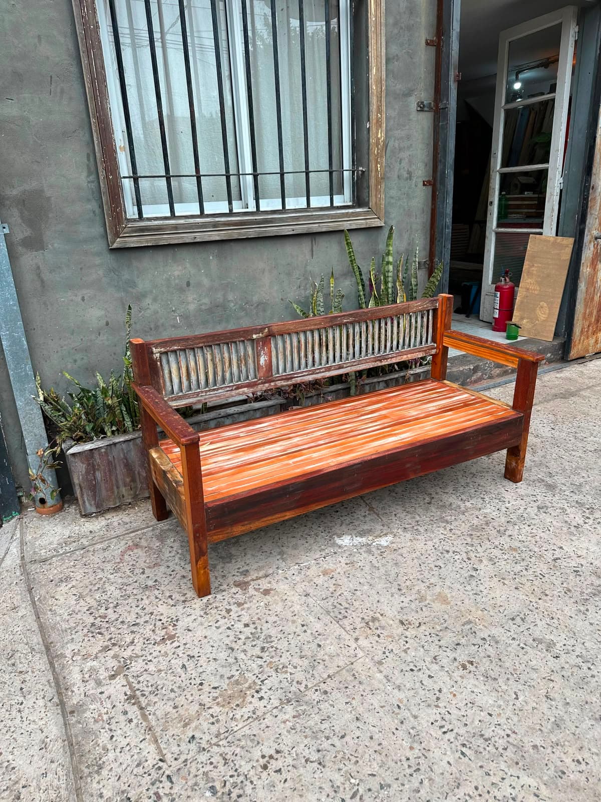Camastro de madera maciza