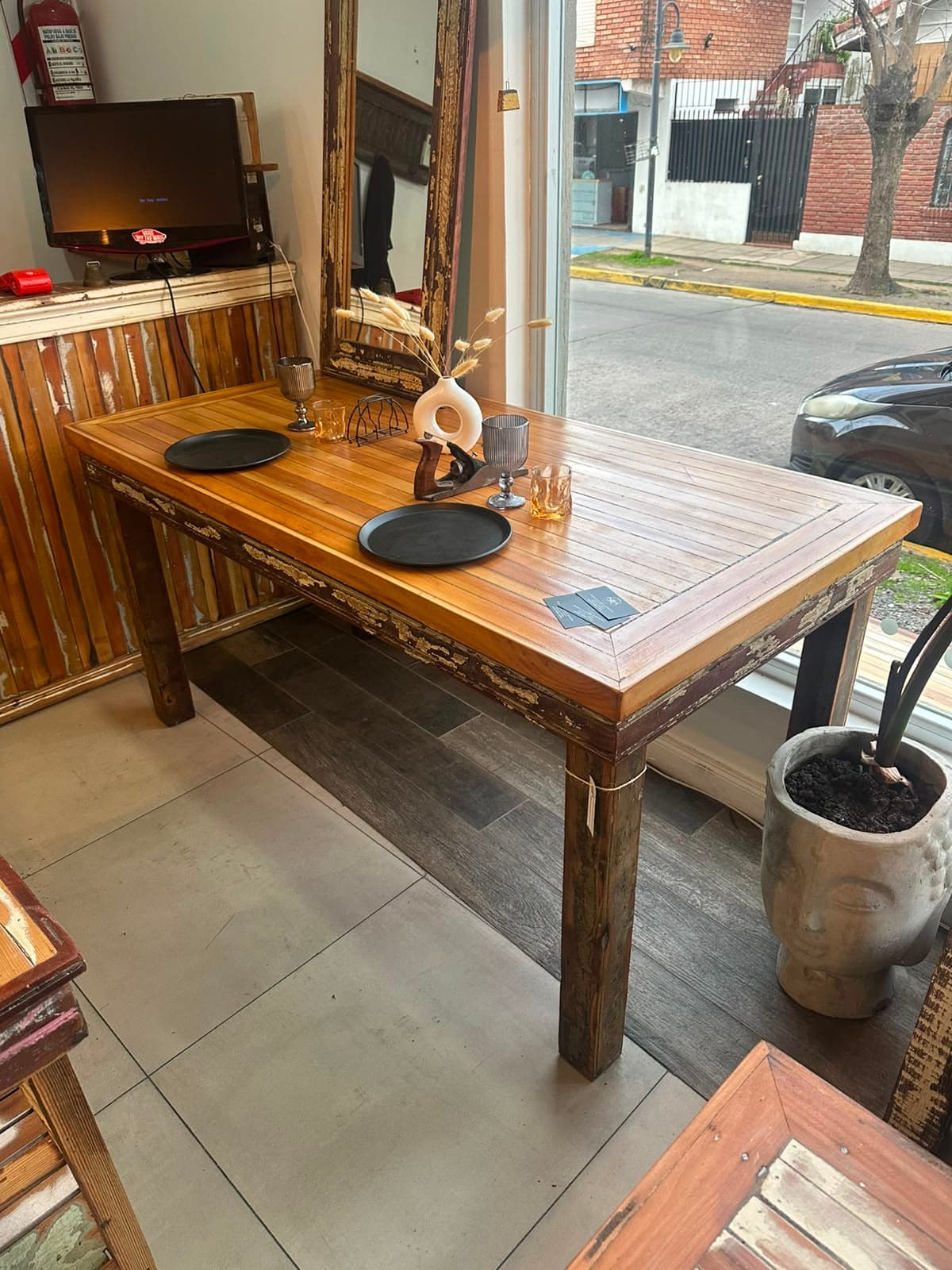Mesa comedor de madera maciza de 1.60 x 0.80 mts